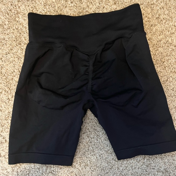 Medium black suuksess seamless shorts with booty scrunch from Amazon - Picture 3 of 3